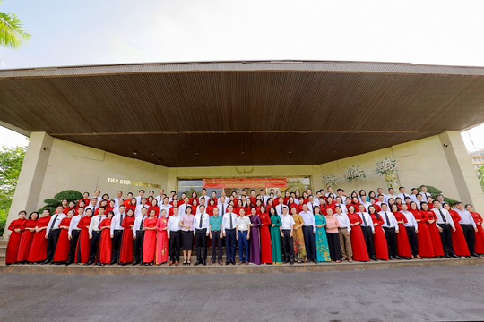 Tòa án Lai Châu tri ân công chức, cựu cán bộ 80 năm xây dựng ngành