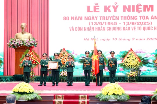 Tòa án Quân sự Trung ương đón nhận Huân chương Bảo vệ Tổ quốc hạng Nhì