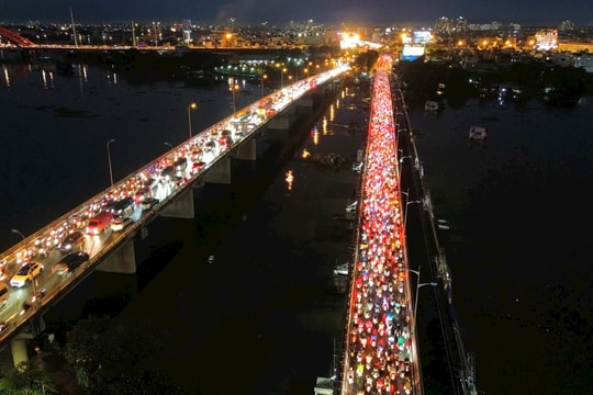 Kẹt xe khi nâng tĩnh không cầu Bình Triệu 1, TP.HCM nói gì?