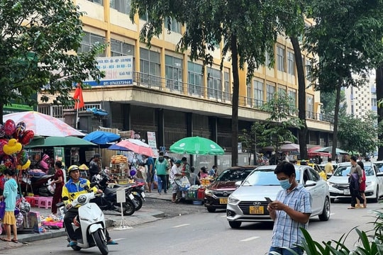 Hàng rong bủa vây bệnh viện TP.HCM