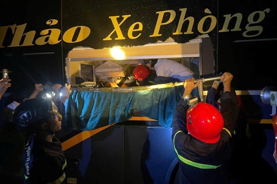 Giải cứu 12 người mắc kẹt sau vụ tai nạn trong hầm Mũi Trâu