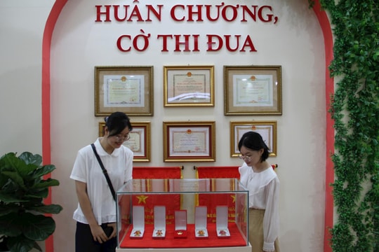 Nhìn lại thành tích của Tòa án nhân dân qua những tấm huân chương