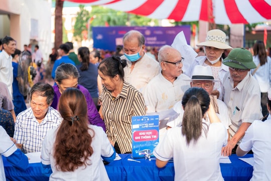 Bộ Chính trị ban hành Nghị quyết về giải pháp đột phá nâng cao sức khỏe nhân dân