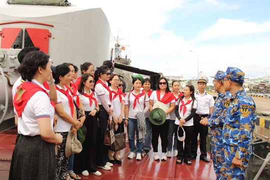 Ngân hàng nhà nước Việt Nam thăm, giao lưu tại Lữ đoàn 171 Hải quân