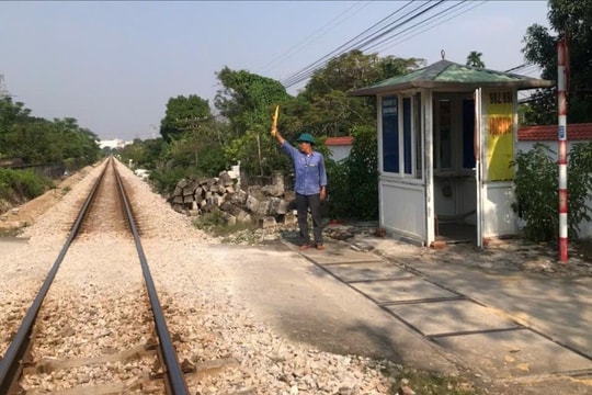 Cần xóa những lối mở "tử thần" tự phát qua đường sắt