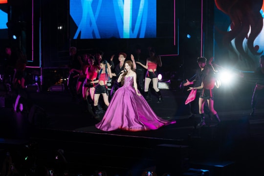 ‏Dàn sao khủng đốt cháy chương trình chào tân sinh viên của FPT Polytechnic‏