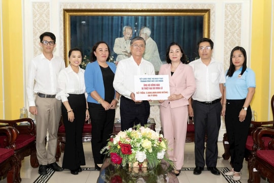 Ngành giáo dục TP.HCM ủng hộ hơn 17 tỷ đồng giúp đồng bào vùng bão lũ