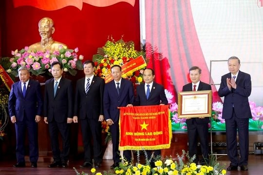 Ngành Tòa án nhân dân được tặng danh hiệu Anh hùng Lao động
