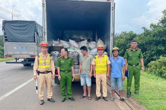 7 tấn mỡ trôi nổi suýt vào bếp Việt