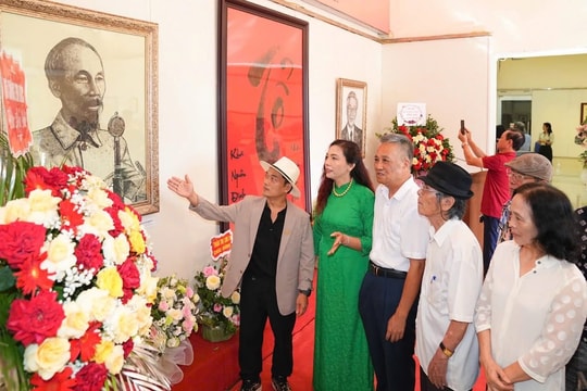 Triển lãm những bức tranh được vẽ, tạo nên từ sợi tóc