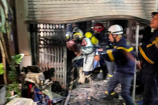 Hà Nội: Kịp thời giải cứu 3 người thoát nạn trong đám cháy