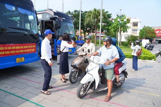 230 chuyến xe miễn phí đưa người dân Hải Phòng tham quan triển lãm tại Hà Nội