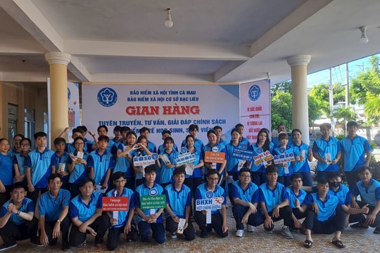 Sinh viên trường Đại học Bạc Liêu được tuyên truyền, tư vấn chính sách BHYT