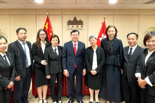 Đoàn công tác TANDTC Việt Nam thăm và làm việc tại Hồng Kông và Singapore
