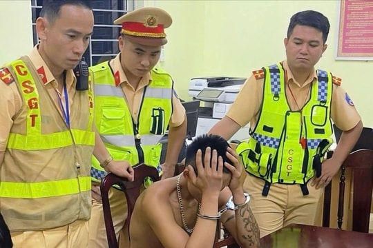 Bị chặn bắt liên quan ma túy, vẫn livestream