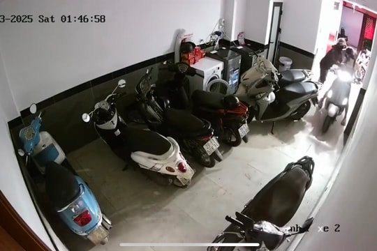 Bắt giữ đối tượng sàm sỡ phụ nữ, rồi giật túi xách