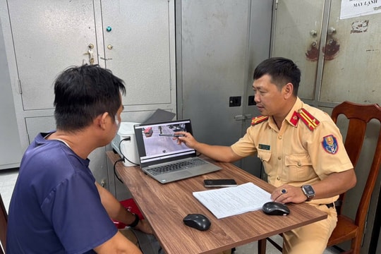 Phạt tài xế đi vào đường cấm theo tin báo của người dân