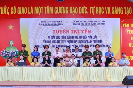 Công an Cát Hải tuyên truyền an toàn giao thông, phòng chống ma túy