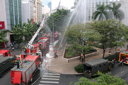 Hơn 1.500 người diễn tập PCCC ở trung tâm TP.HCM