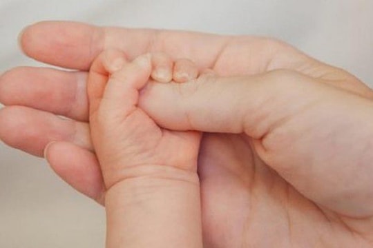 Từ 1/10, cấp giấy chứng sinh cho trẻ sinh ra do mang thai hộ thế nào?