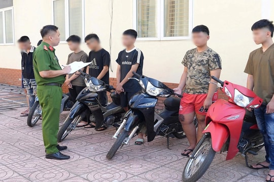 Khởi tố nhóm thanh, thiếu niên mang hung khí gây rối đường phố