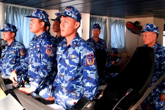 BTL Vùng Cảnh sát biển 4 diễn tập chiến thuật, bắn đạn thật trên biển