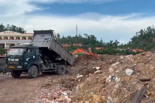 Phát hiện nhà thầu đổ chất thải dự án ra môi trường