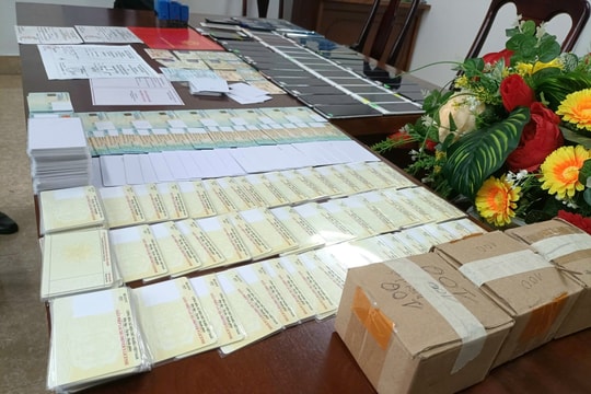 Triệt phá “công xưởng” giấy tờ giả do ông trùm 9X cầm đầu