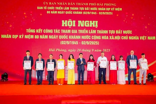 Hải Phòng khen thưởng 131 cá nhân, đơn vị xuất sắc tại Triển lãm thành tựu đất nước