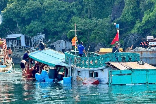 Kịp thời hỗ trợ tàu cá bị chìm trên biển