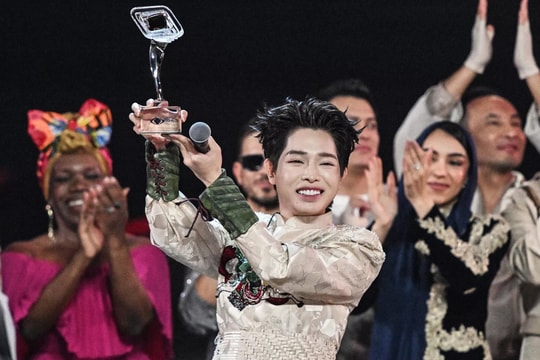 Thủ tướng gửi thư biểu dương thành tích xuất sắc của ca sỹ Đức Phúc tại Cuộc thi Âm nhạc quốc tế Intervision 2025