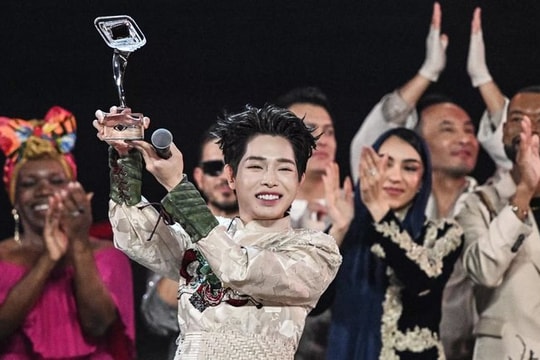 Thủ tướng gửi thư chúc mừng ca sĩ Đức Phúc giành Quán quân Intervision 2025