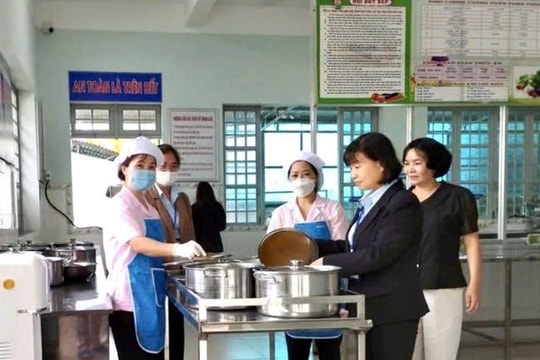 Tổng kiểm tra toàn diện các bếp ăn tập thể trong trường học