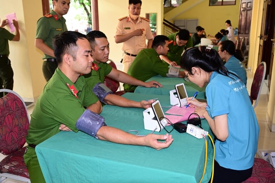 Gần 400 cán bộ, chiến sĩ Công an Hải Phòng tham gia hiến máu tình nguyện