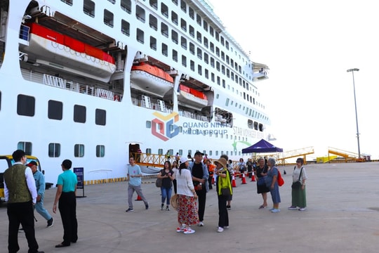 Quảng Ninh đón hơn 1.300 du khách từ tàu biển Star Voyager