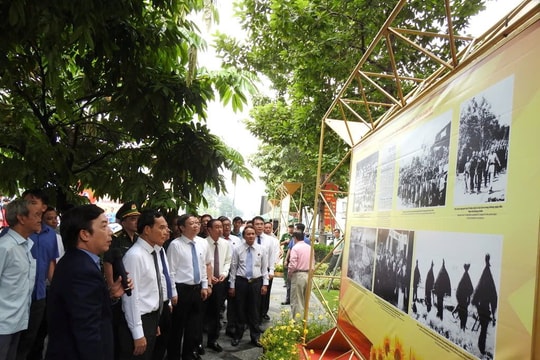 Khai mạc triển lãm ảnh “Nam Bộ kháng chiến - Rạng ngời hào khí Việt Nam”