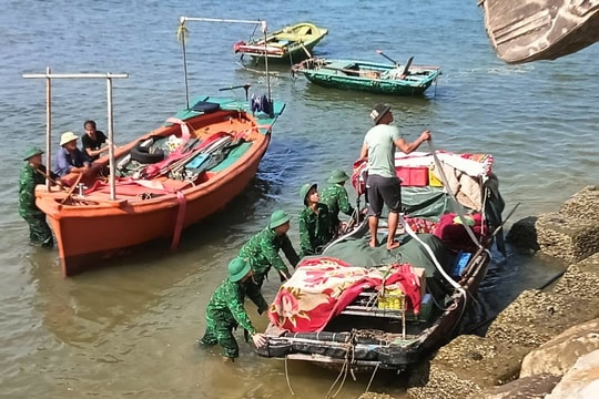 Bộ đội Biên phòng TP. Hải Phòng hỗ trợ người dân ứng phó bão số 9