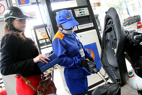 Giá xăng dầu hôm nay (24/9): Bật tăng gần 2%