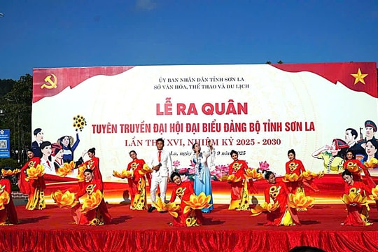 Triển lãm tranh cổ động về Đại hội đại biểu Đảng bộ tỉnh Sơn La