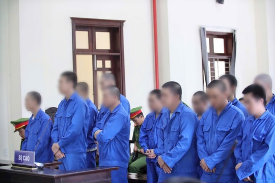 Đặt bẫy chông đinh, chặn xe cướp thuốc lá