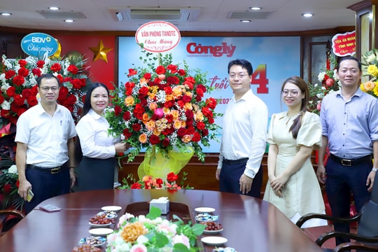 Các cơ quan, đơn vị đến thăm, chúc mừng Báo Công lý