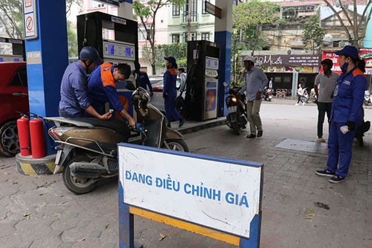 Giá xăng dầu đồng loạt giảm, xăng RON 95 về sát 20.000 đồng một lít