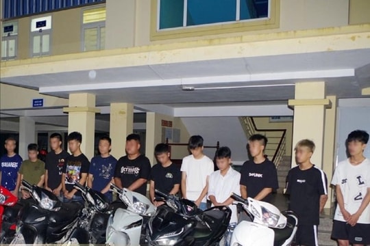 Tạm giữ 12 đối tượng gây rối trật tự công cộng