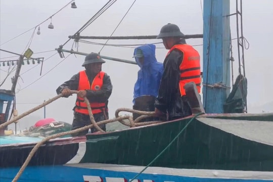 Huế sẵn sàng di dời gần 33.000 người ứng phó bão số 10