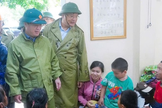 Nghệ An sơ tán hàng nghìn người tránh bão số 10