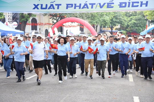 Hơn 3.000 vận động viên thi Chung kết Giải chạy Báo Hànộimới 2025