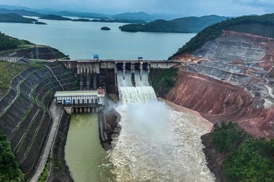 Huế vận hành khẩn 2 hồ thủy điện ứng phó mưa lũ do bão số 10