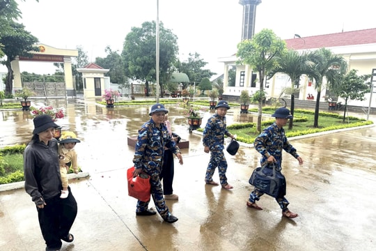 Trạm ra đa 540 tiếp nhận người dân đến tránh bão