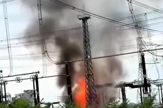 Cháy lớn tại trạm biến áp đường dây 500kV ở Ninh Bình
