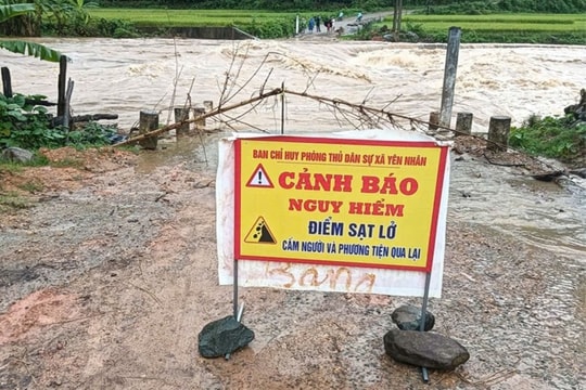 Nhiều khu vực miền núi Thanh Hóa bị chia cắt, sạt lở đất